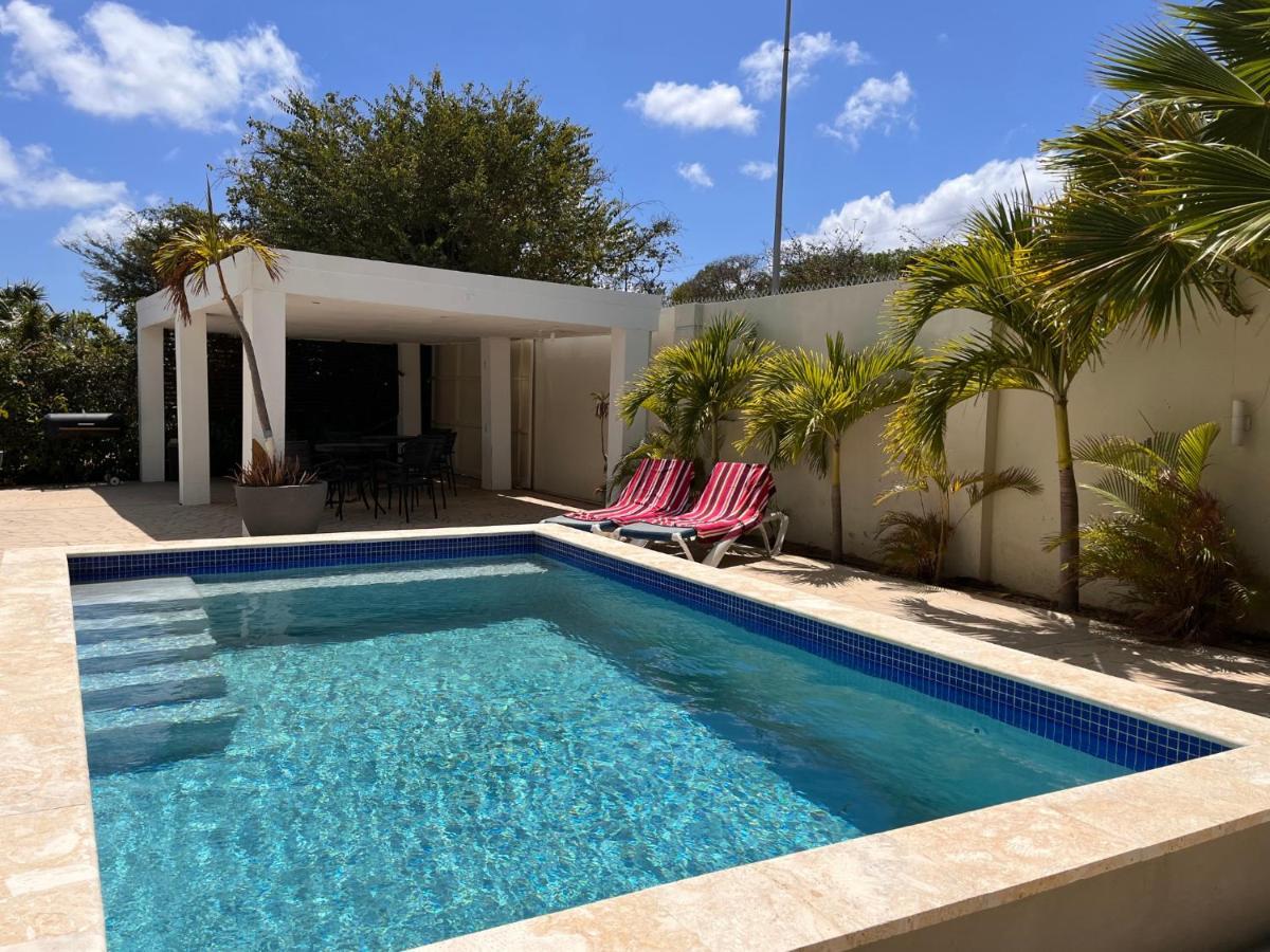 Andira Apartments Willemstad Bagian luar foto